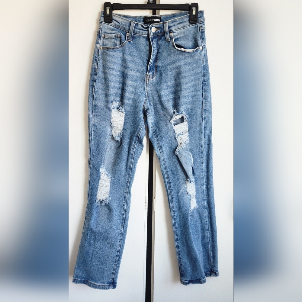 Fashion Nova Blue Distressed Jeans Size 7. EUC